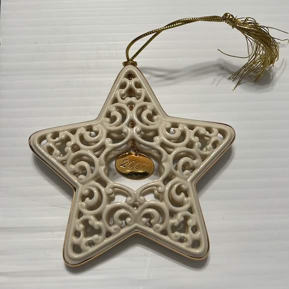 2007 Lenox Holiday Annual Star of Lace Ornament - Picture 3 of 4